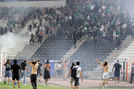 THESSALONIKI, GREECE-AUG 23, 2012:Clashes PAOK Thessaloniki and Rapid Vienna fans and the police before UEFA Europe League Playoff Football Match at Toumba Stadium のeditorial素材