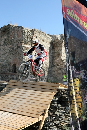THESSALONIKI,GREECE - SEPT 30, 2012: Unidentified  bikers take part Yedi Kule Runaway competition in Thessaloniki during Urban Downhillのeditorial素材