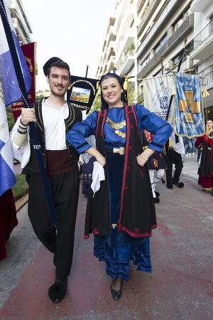 THESSALONIKI, GREECE - OCT 14, 2012: Greek folklore dancers - street parade during the event of のeditorial素材