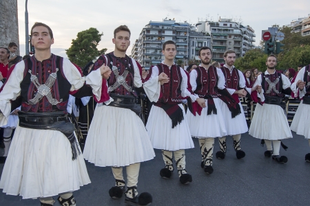 THESSALONIKI, GREECE - OCT 14, 2012: Greek folklore dancers - street parade during the event of のeditorial素材