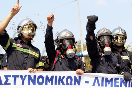 THESSALONIKI,GREECE - SEPT 08, 2012: Policemen, firefighters and port policeman protest in Thessaloniki against further cuts on their payroll のeditorial素材