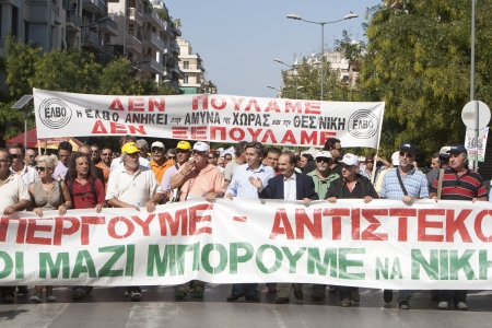 THESSALONIKI, GREECE - SEPT 26, 2012 :  Greek protesters of of the General Confederation of Greek Workers demonstrate against yet more job cuts and tax hikes のeditorial素材