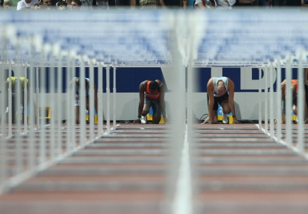 THESSALONIKI, GREECE - SEPT 12, 2009: Athletes compete the menのeditorial素材