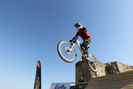 THESSALONIKI,GREECE - SEPT 30, 2012: Unidentified  bikers take part Yedi Kule Runaway competition in Thessaloniki during Urban Downhill のeditorial素材
