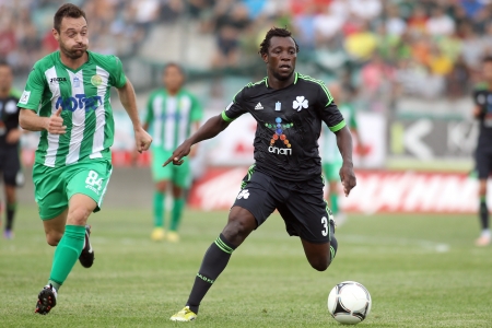 KOMOTINI,GREECE-SEPT 15, 2012: A.Ladakis of Panthrakikos (L)in action with Ibrahim Sissoko of Panathinaikos (R)during the  soccer match between Panthrakikos and Panathinaikos at Komotini stadium のeditorial素材