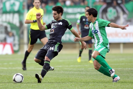 KOMOTINI,GREECE-SEPT 15, 2012: Juan Munafo of Panthrakikos (R)in action with Bruno Fornaroli of Panathinaikos (L)during the soccer match between Panthrakikos and Panathinaikos at Komotini stadium のeditorial素材