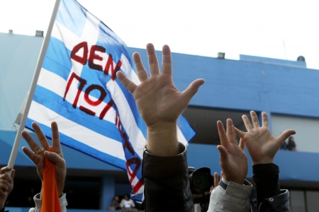 THESSALONIKI,GREECE - NOV 15, 2012: Municipal workers gesture during a demonstration against the presence of a German deputy labour minister Hans-Joachim Fuchtel, in Thessaloniki on 15 November, 2012 のeditorial素材