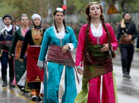 THESSALONIKI, GREECE - OCTOBER 28: On 28th of each October a parade is held for the anniversary of Greek rejection over Italian dictator on October 28, 2012 in Thessaloniki, Greece.のeditorial素材