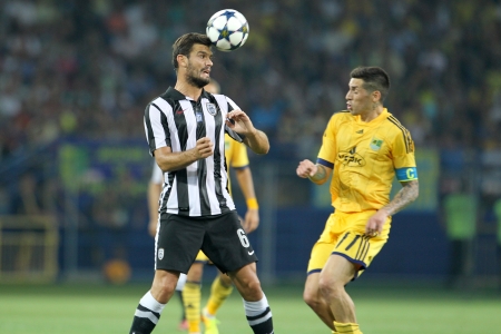 KHARKIV, UKRAINE -AUG 07:Tziolis of PAOK (L) in action with Sosa of METALIST (R) during the UEFA Champions League soccer match METALIST vs PAOK at Metalist Arena on August 07,2013 in Kharkiv, Ukraine.のeditorial素材
