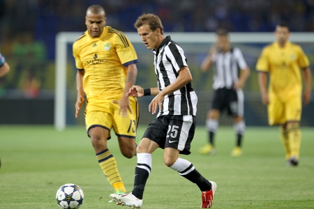 KHARKIV, UKRAINE -AUG 07:Lazar of PAOK (R) in action with Moledo of METALIST (L) during the UEFA Champions League soccer match METALIST vs PAOK at Metalist Arena on August 07,2013 in Kharkiv, Ukraine.のeditorial素材