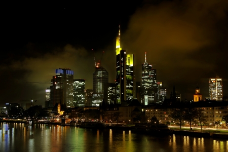 Night view on the Frankfurt skyline with reflections on waterのeditorial素材