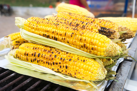 Organic Corn on the Grill の写真素材