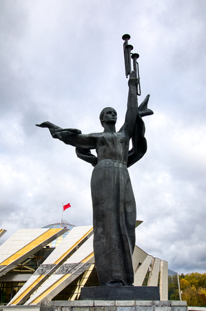 Minsk, Belarus - Îctober 4, 2018: Monument Near Building Belorussian Museum Of The Great Patriotic War In Minsk, Belarusのeditorial素材