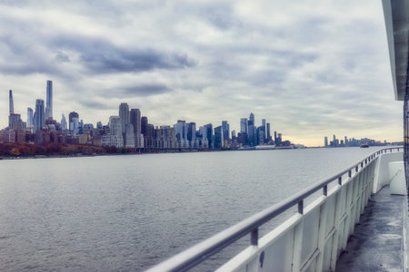 Scenic view of the New York Manhattan skyline seen from across the Hudson River in Edgewater, New Jerseyの写真素材