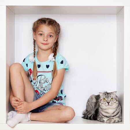 The girl is sitting in a boxの写真素材