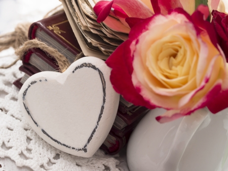 blank wooden heart with rosesの写真素材