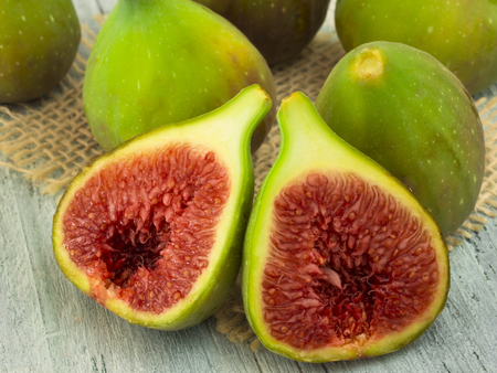fresh figsの写真素材