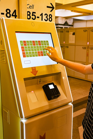 luggage storage at the train station, contactless payment using the terminalのeditorial素材