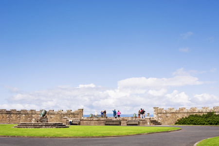 Tourists at Calzean castle viewpoint looking at the seaのeditorial素材