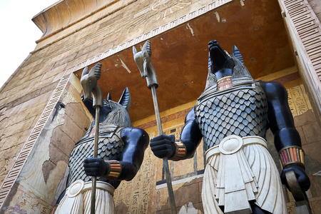 The egyptioan guard statues holding staffs at Universal Studios Singapore.のeditorial素材