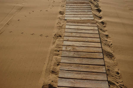 romantic getaway, hot sand resort, wooden flooring, clean sand, path to the sea, path, walk on the sand, wooden flooring, pathの写真素材