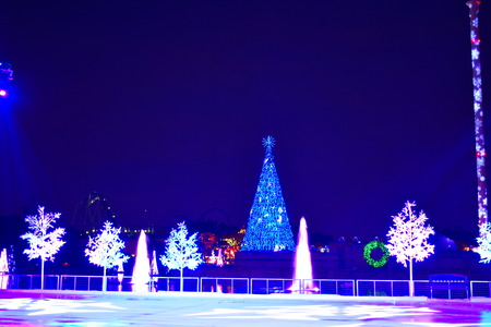 Orlando, Florida. November 20, 2018. Ice skating scene, holidays trees, sky tower, on lake and colorful Christmas Tree background in International Drive area.のeditorial素材