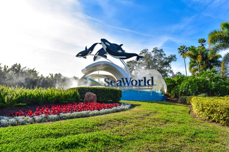 Orlando, Florida. December 19, 2018. Panoramic view of Seaworld sign in International Drive areaのeditorial素材