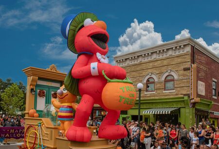 Orlando, Florida. September 21, 2019. Big Elmo float in Sesame Street Party Parade at Seaworld 92のeditorial素材