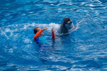 Orlando, Florida. September 30, 2019. Trainer playing with dolphin in Dolphin Days Show at Seaworld (8)のeditorial素材