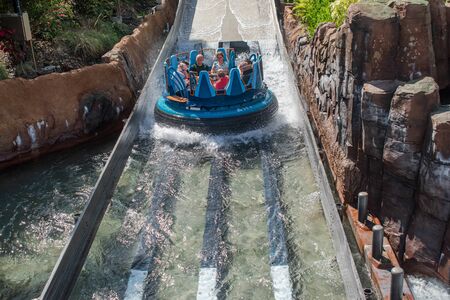 Orlando, Florida. October 29, 2019. People having fun amazing Infinity Falls at Seaworld 16のeditorial素材