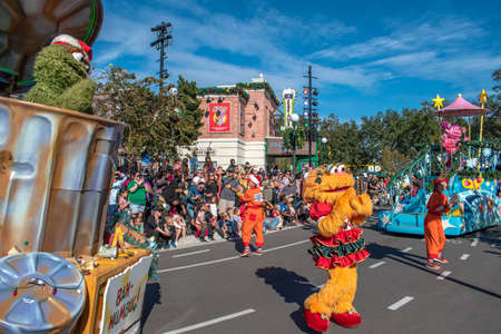 Orlando, Florida. December 07, 2019. Oscar the Grouch and Rosita in Sesame Street Christmas Parade at Seaworld 1のeditorial素材
