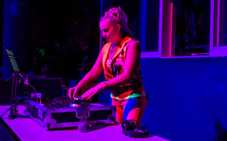 Orlando, Florida. September 03, 2021. Nice DJ at Seaworld (8)のeditorial素材