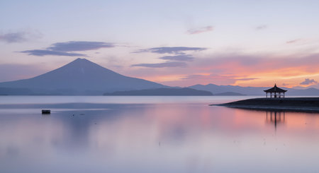 Mount Fuji and Lake Kawaguchiko at sunset, Yamanashi, Japanの素材