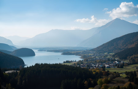 Panoramic view of Lake Wakatipu, Queenstown, New Zealandの素材