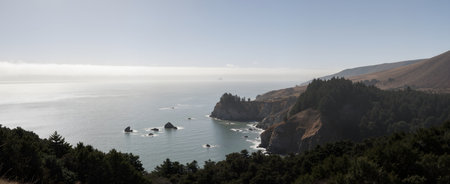 Panoramic view of the Pacific Ocean in Big Sur, Californiaの素材