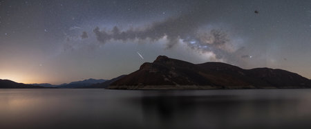 Milky Way over Lake Titicaca, Puno, Peruの素材