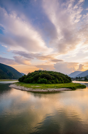 Landscape view of Mae Ngat Somboon Chon dam, Thailandの素材