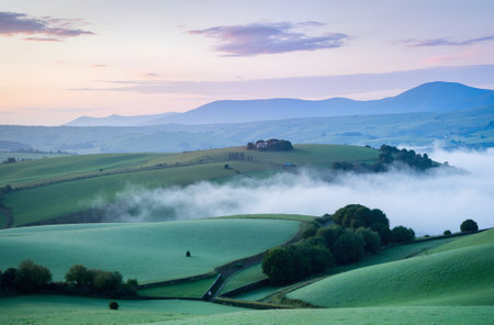 Morning mist over rolling countryside in Tuscany, Italy, Europeの素材