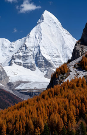 Matterhorn peak in autumn, Yading national level reserve, Daocheng, Sichuan Province, Chinaの素材