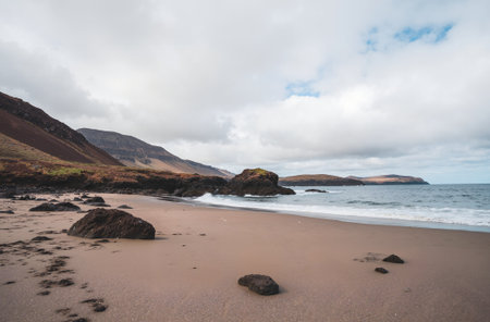 Long exposure of a beach with volcanic sand and rocks on the Isle of Skye, Scotlandの素材