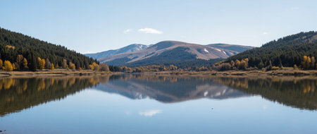 Panoramic view of the mountain lake in Altai, Russiaの素材