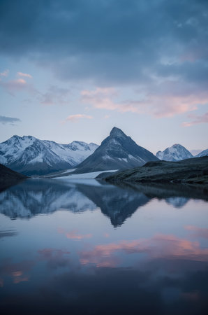 Mountains reflected in a lake at sunset, Glenorchy, New Zealandの素材