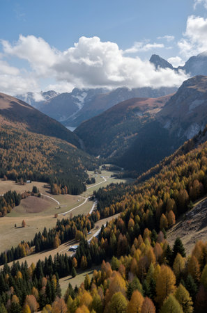 Autumn alpine landscape in the Dolomites, Italy.の素材