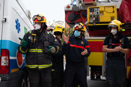 Malaga, Spain. 16th Apr 2020. Covid-19 Tribute applause to health personnel of the Hospital Carlos Haya of Málaga from local Police and Firemen.のeditorial素材