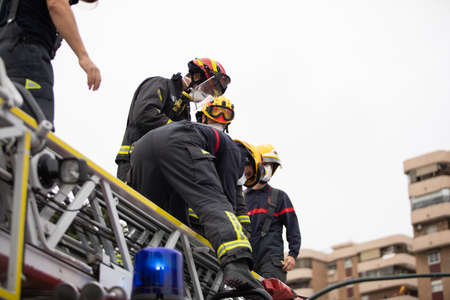 Malaga, Spain. 16th Apr 2020. Covid-19 Tribute applause to health personnel of the Hospital Carlos Haya of Málaga from local Police and Firemen.のeditorial素材
