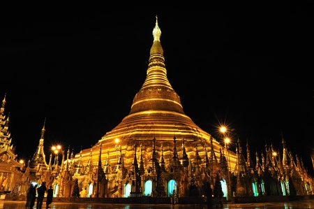 Shwedagon Pagoda at nightの写真素材