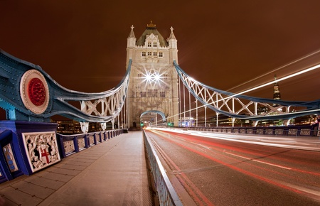 Tower Bridge Landmark of England United Kingdom at Nightのeditorial素材