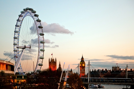 LONDON - April 15: London Eye with Big ben, on April 15, 2012 in London. The largest Ferris wheel in Europe, structure of the London Eye is 135 M. tall and the wheel has a diameter of 120 M.のeditorial素材