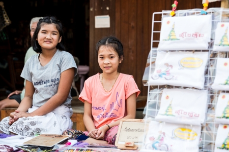 SUKHOTHAI, THAILAND - MAY 4: Unidentified girls are selling Thai traditional souvenir on May 4, 2013 at Rim Yom 2437 night market, Sukhothai, Thailand.のeditorial素材