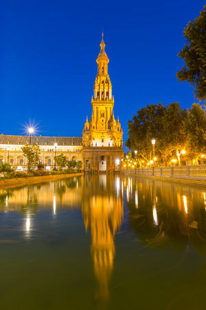 Spanish Square espana Plaza in Sevilla Spain at dusk with its reflection on pondのeditorial素材